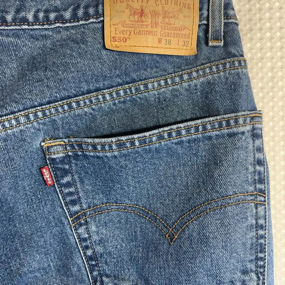 Levi's 550 Relaxed Fit Men's Jeans - Medium Stonewash